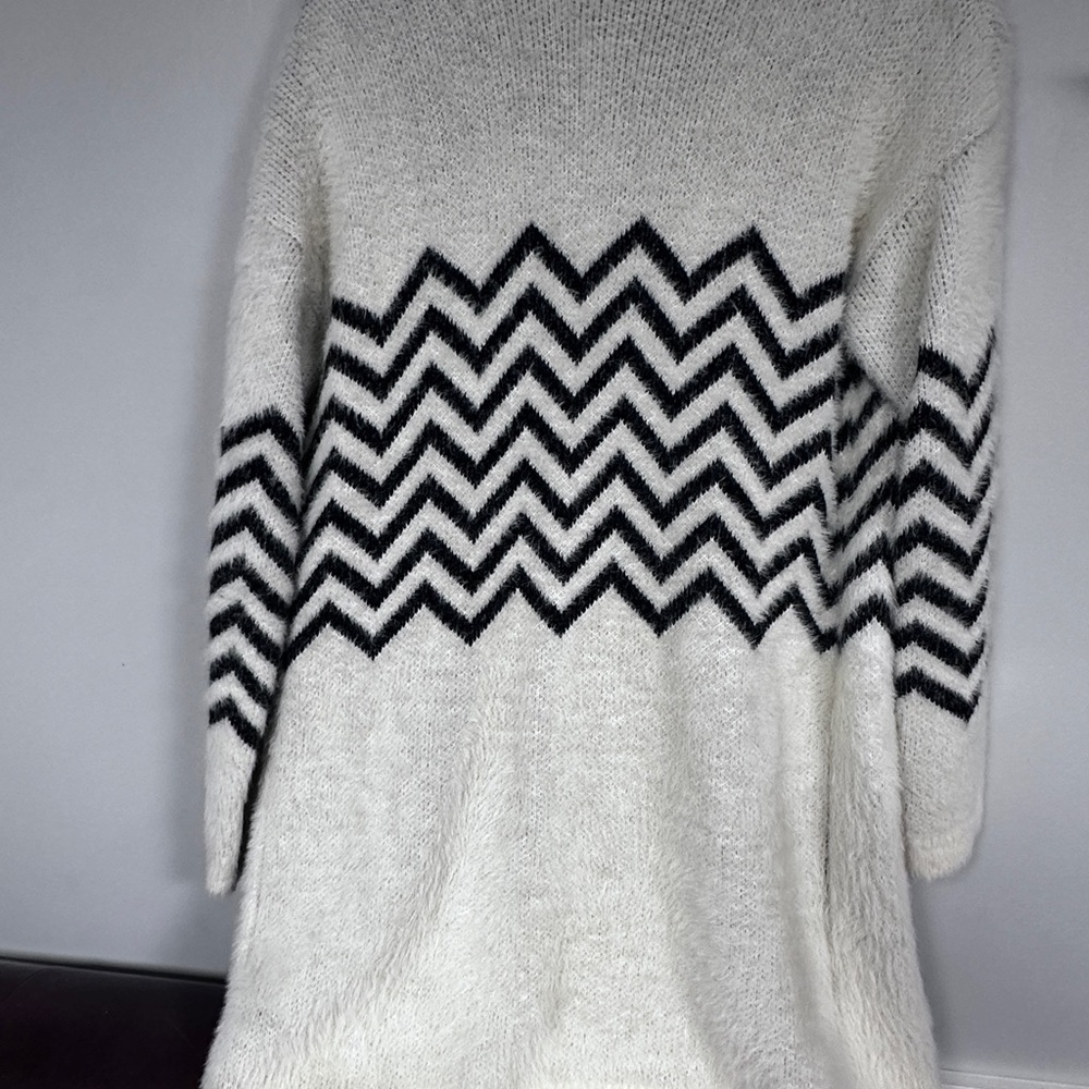 Sioni cream and black chevron extra long super soft ( angora feel ) cardigan, S - Picture 7 of 12